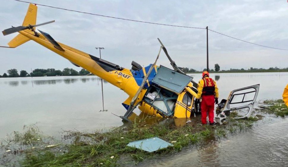Un elicopter s-a prăbușit în Italia, în timpul operațiunilor de salvare a persoanelor surprinse de inundații