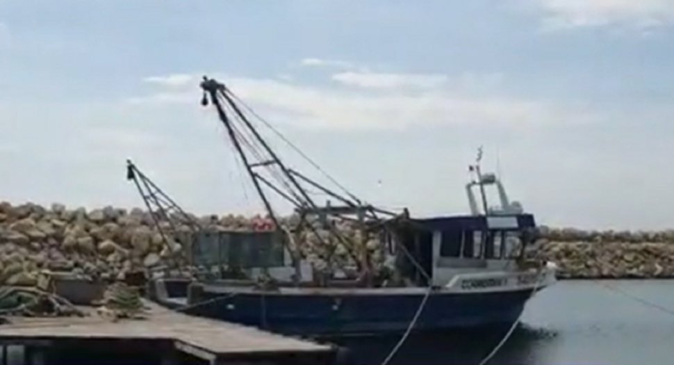 "Nu mai pescuiesc noaptea": Pescarii români se tem să mai iasă pe mare din cauza minelor și exercițiilor militare