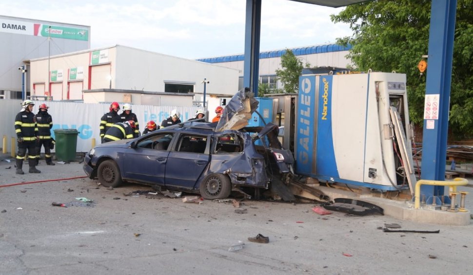O mașină a explodat, într-o stație de alimentare cu gaz din Pantelimon! Un om a murit pe loc