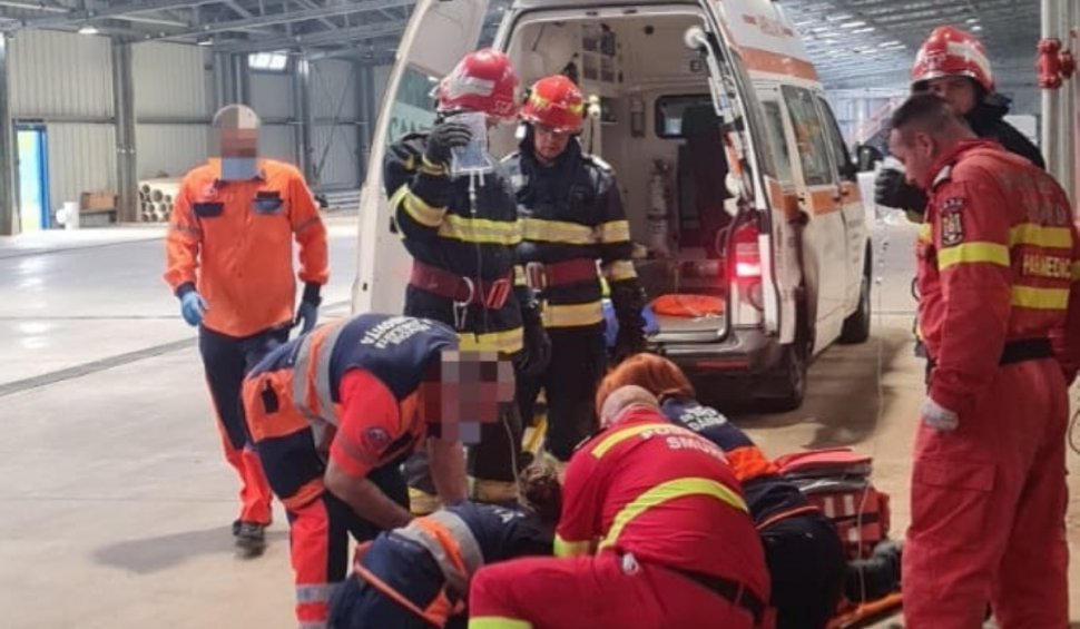 Bărbat resuscitat, după ce a fost prins într-o presă hidraulică, la o fabrică din Dâmbovița. A fost solicitat elicopterul SMURD