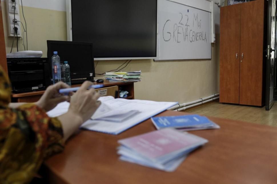 Cât costă majorările de salarii cerute de profesori și când va înceta greva generală 835527