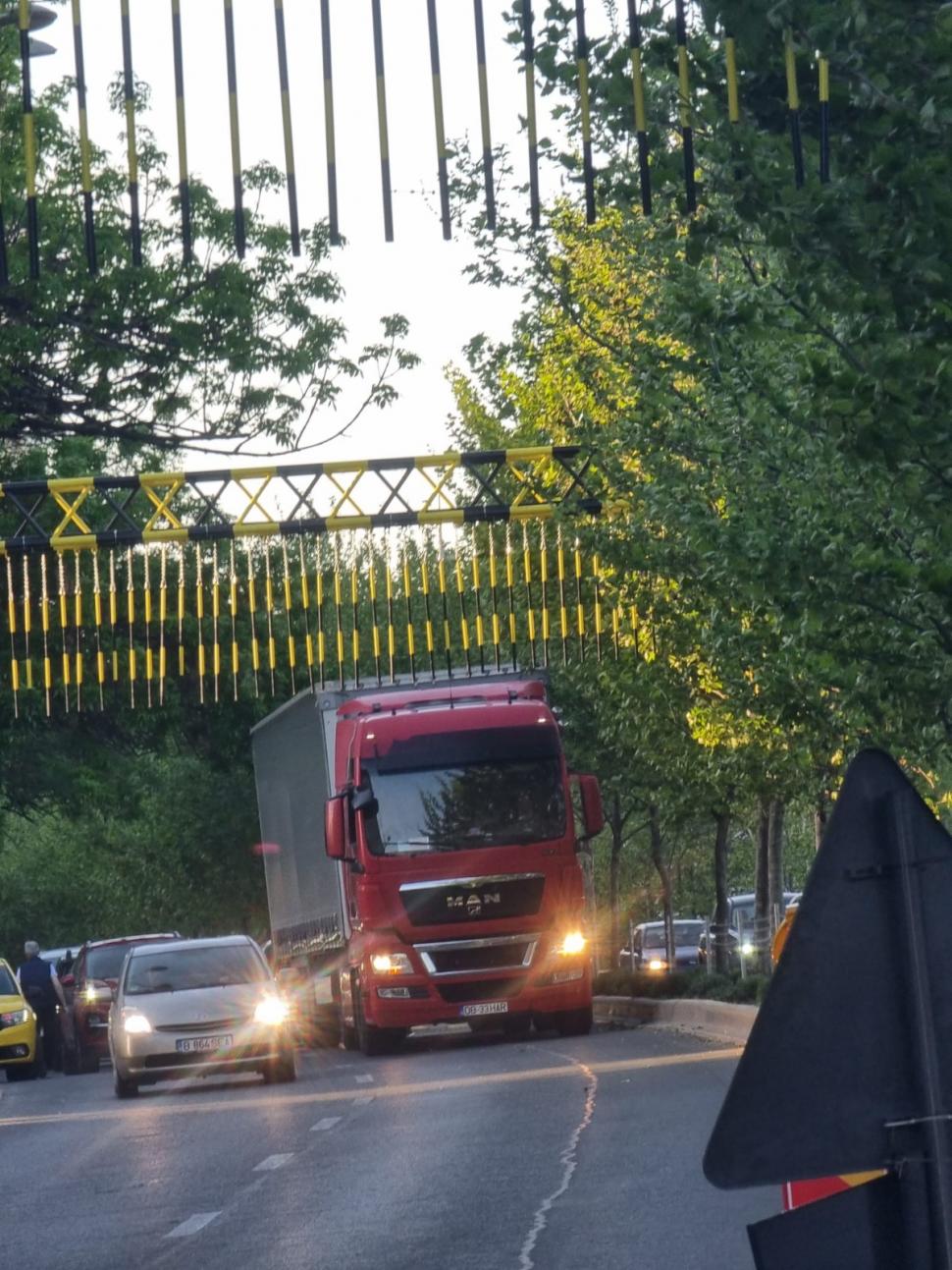 Primăria Sectorului 4, apel public pentru şoferii care circulă prin pasajul Unirii | Respectaţi regulile de circulaţie 835595