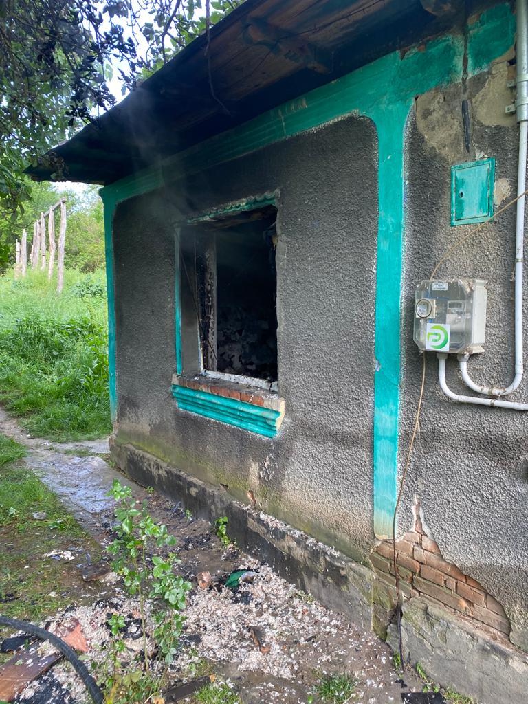 O mamă şi fetiţa ei de trei ani au murit arse de vii, în casă, după un incendiu devastator, în Teleorman 835556