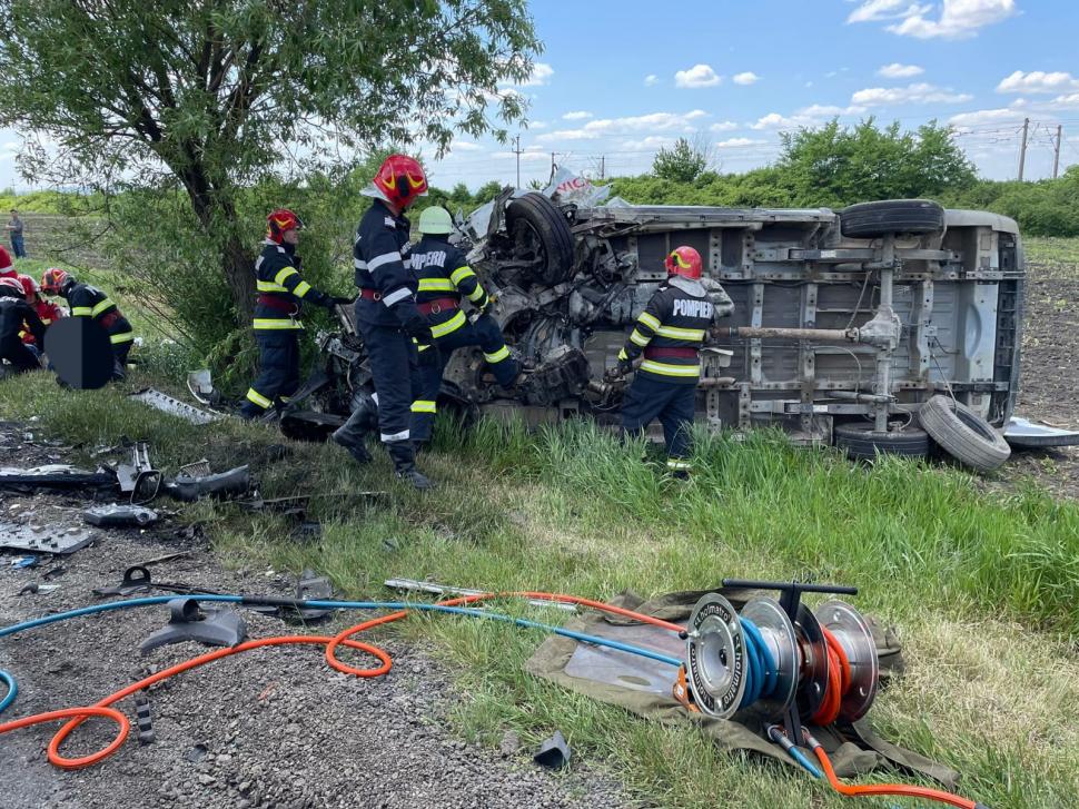 Familie moartă în accident: Mai aveau 10 km până ajungeau acasă | Durere fără margini după tragedia din Neamţ 835757