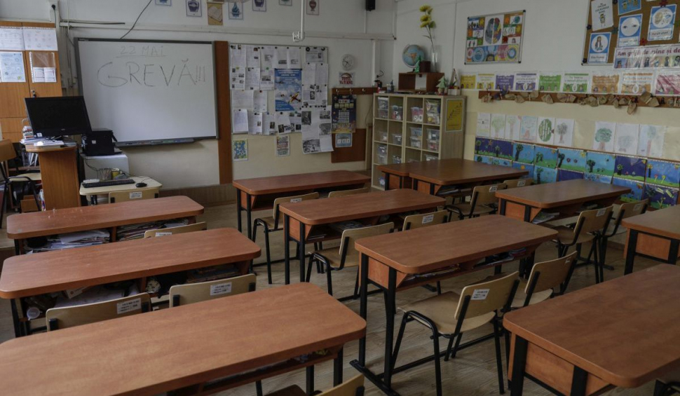 Greva generală a profesorilor face primele victime | Se profilează înghețarea anului școlar | Cât câștigă profesorii în Italia, Spania și Germania