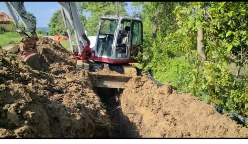 Muncitor de 20 de ani îngropat de viu, după ce un mal de pământ s-a surpat peste el, în comuna Stejari din Gorj 835737