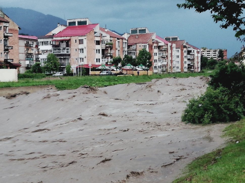 Pericol de inundații pe mai multe râuri din ţară