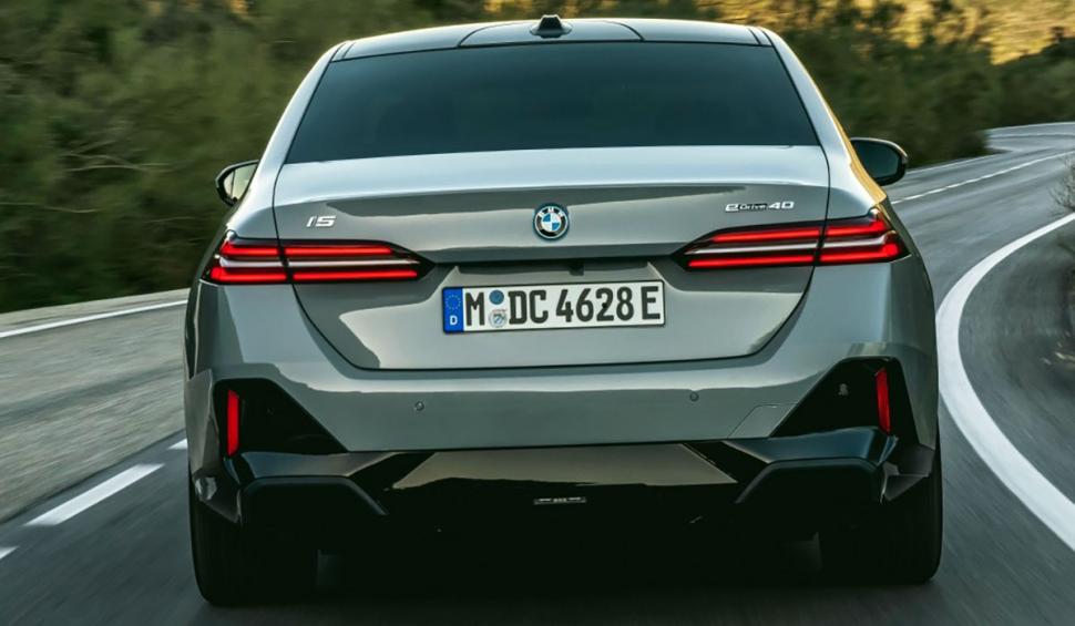 A mai apus o eră! În noul BMW Seria 5, șoferii pot semnaliza schimbarea benzii folosind doar privirea 836198