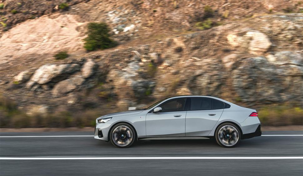 A mai apus o eră! În noul BMW Seria 5, șoferii pot semnaliza schimbarea benzii folosind doar privirea 836200