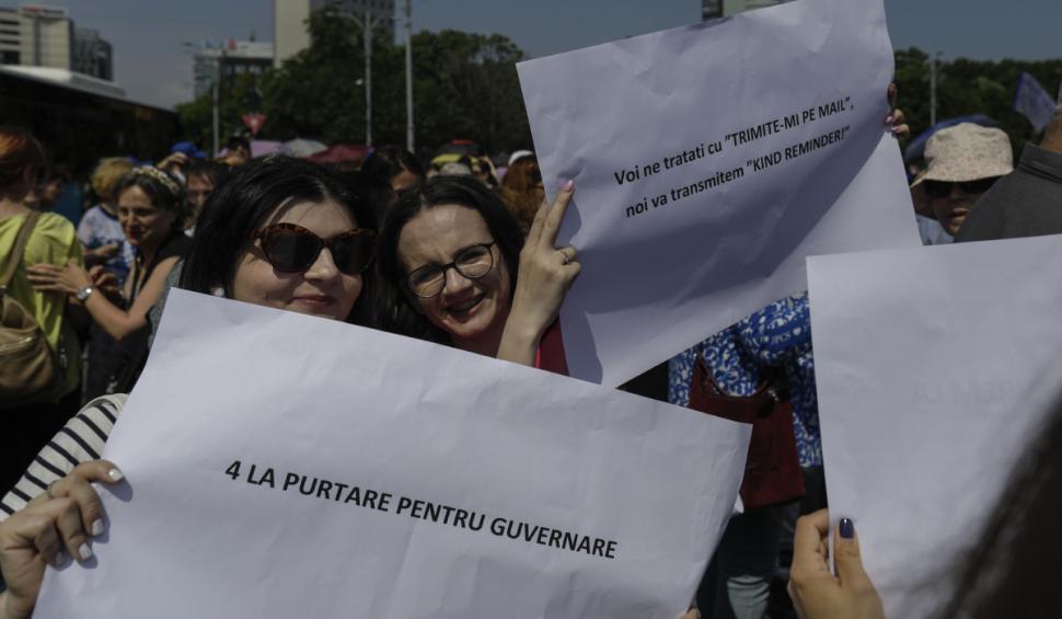 Mii de profesori protestează în fața Guvernului. Dan Cărbunaru: ”Urmează să fie acordate prime” 836220