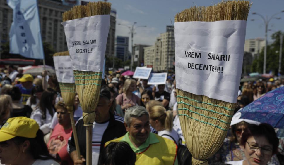 Mii de profesori protestează în fața Guvernului. Dan Cărbunaru: ”Urmează să fie acordate prime” 836221