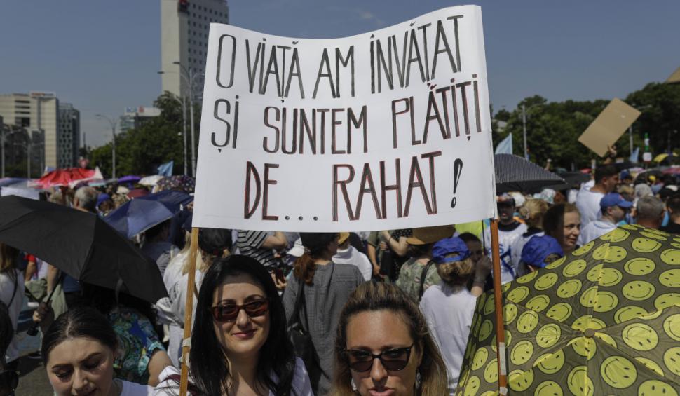 Mii de profesori protestează în fața Guvernului. Dan Cărbunaru: ”Urmează să fie acordate prime” 836222