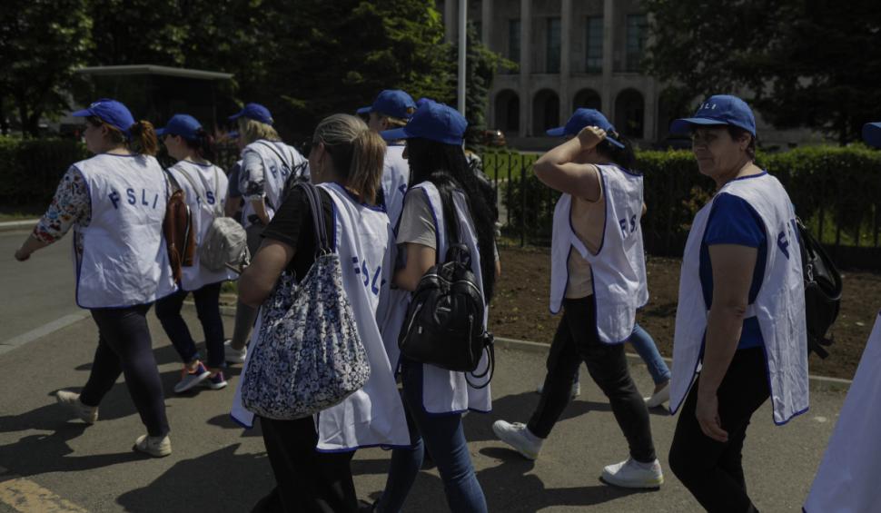 Mii de profesori protestează în fața Guvernului. Dan Cărbunaru: ”Urmează să fie acordate prime” 836223