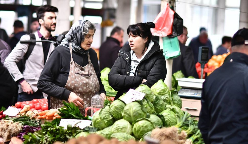 Cât a ajuns să coste un kilogram de varză în piețele din România. Oamenii au rămas uimiți