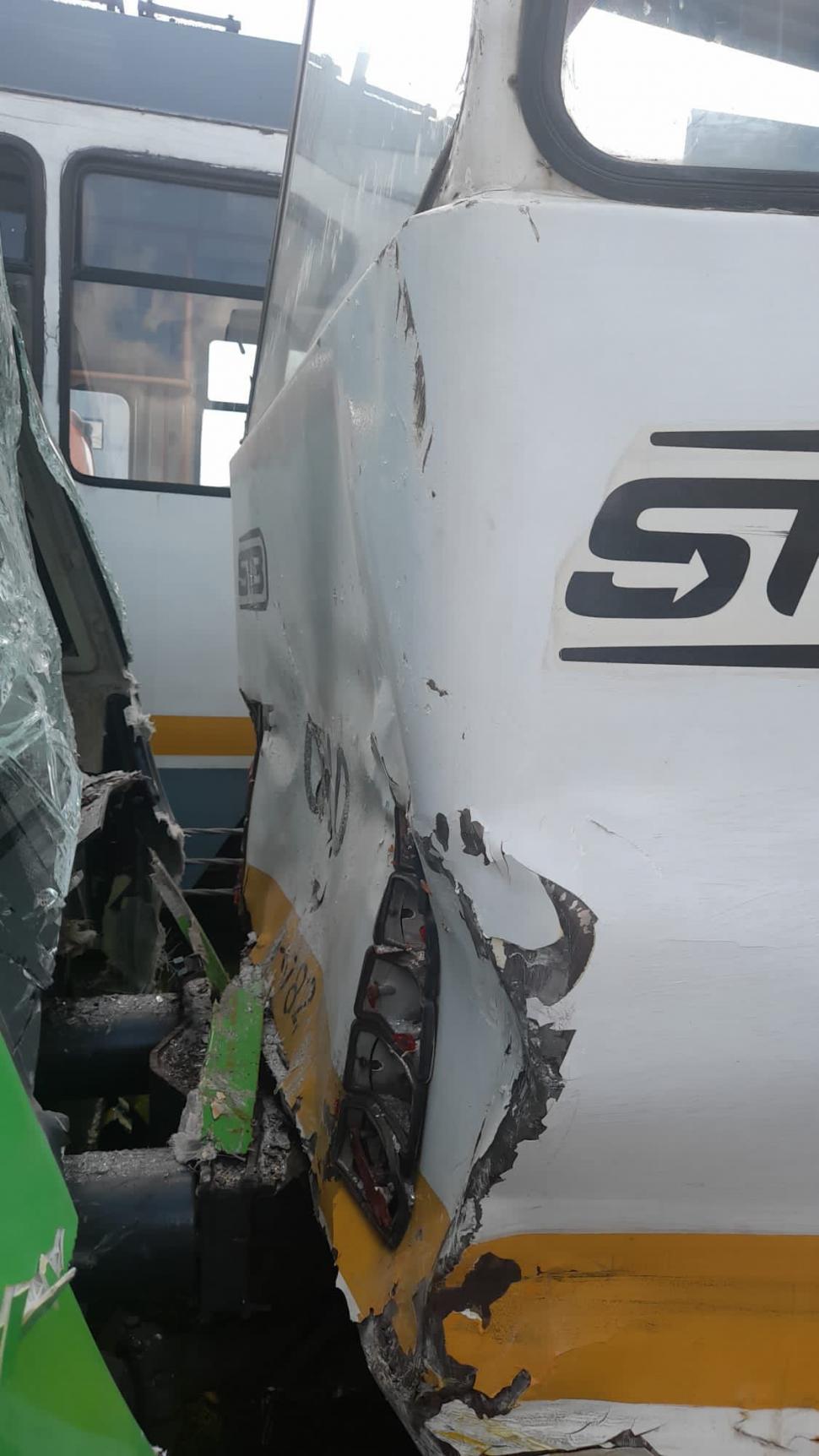 Accident între două tramvaie pe Șoseaua Giurgiului. Unul dintre ele a deraiat. Circulaţia a fost blocată temporar  836464