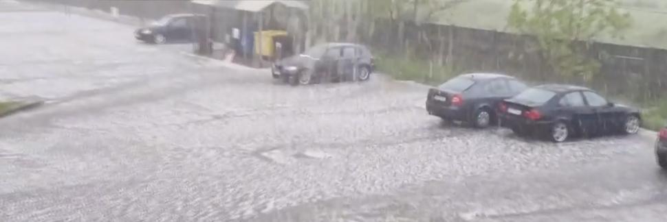 Cod portocaliu de ploi, vijelii şi grindină, în următoarele ore. Judeţele vizate de avertizarea meteo ANM 836569