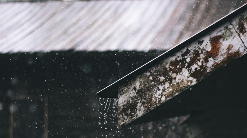 Cod portocaliu de ploi, vijelii şi grindină, în următoarele ore. Judeţele vizate de avertizarea meteo ANM 836572