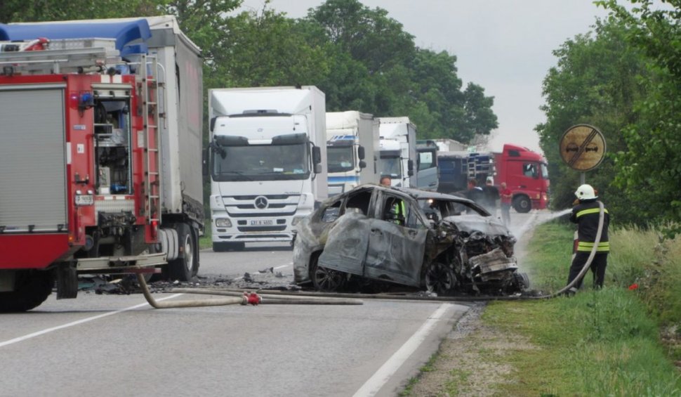 Doi români au murit carbonizaţi într-un cumplit accident în Bulgaria. Maşina lor a luat foc după impactul cu un TIR tot din România