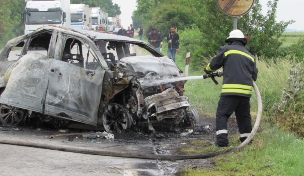 Doi români au murit carbonizaţi într-un cumplit accident în Bulgaria. Maşina lor a luat foc după impactul cu un TIR tot din România 836748
