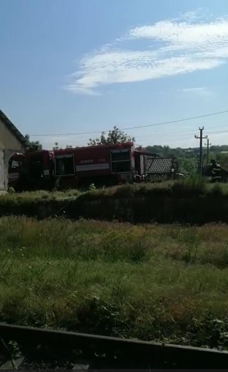 O locomotivă a luat foc în Iași: 200 de pasageri s-au evacuat 836811