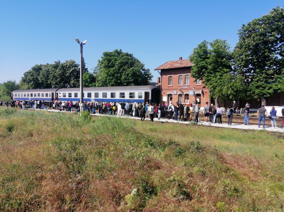 O locomotivă a luat foc în Iași: 200 de pasageri s-au evacuat 836819
