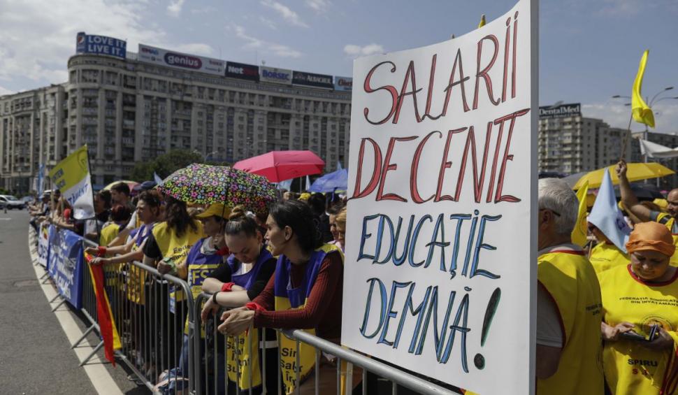 Lovitură pentru profesorii care sunt în grevă. Guvernul a modificat o lege prin OUG 836799