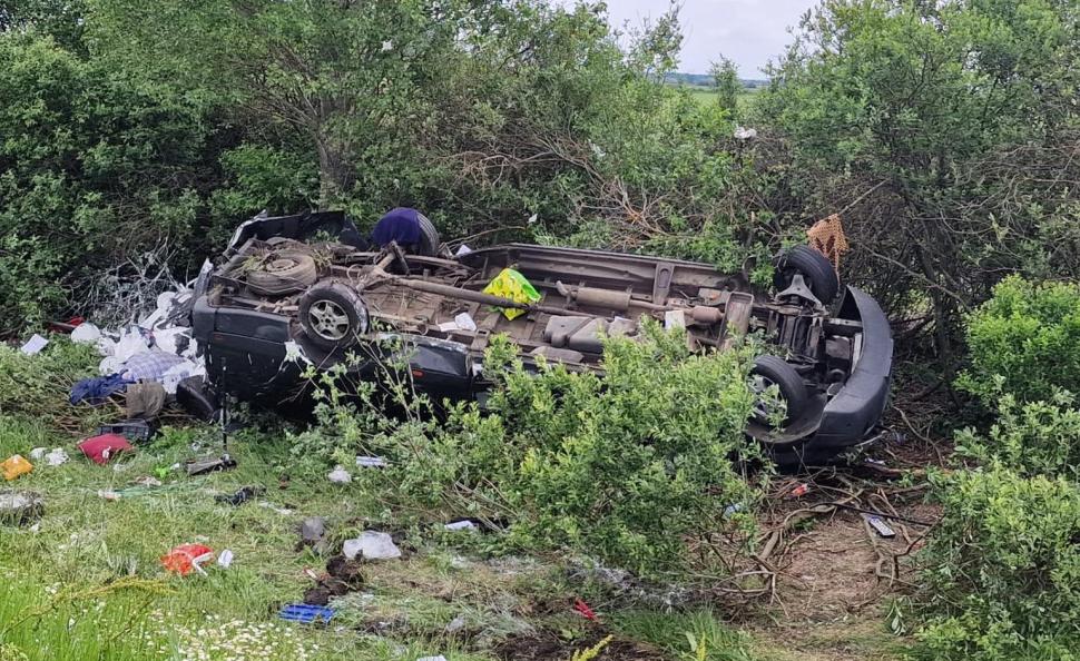 Accident teribil pe o autostradă din Ungaria: Un român mort și 3 răniți, după ce un microbuz înmatriculat în România s-a răsturnat  837132
