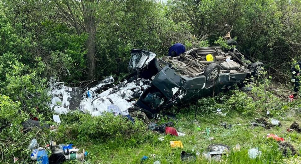 Accident teribil pe o autostradă din Ungaria: Un român mort și 3 răniți, după ce un microbuz înmatriculat în România s-a răsturnat  837133