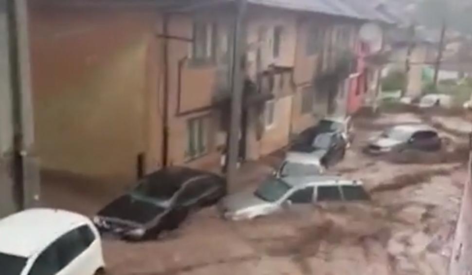 Noi imagini cu inundaţiile devastatoare din ţară | Zeci de gospodării distruse de viitură, maşini luate de ape 837017