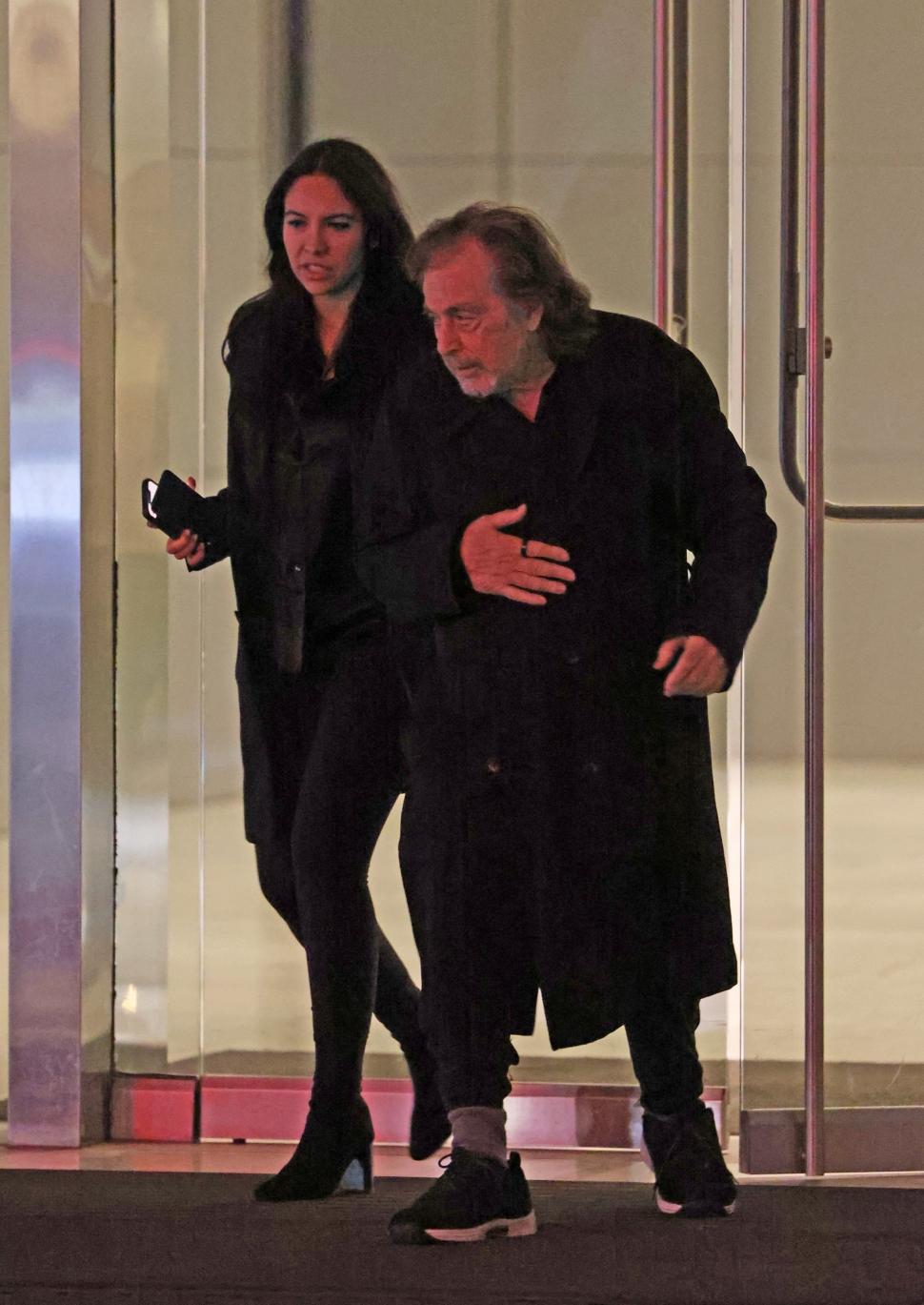 Al Pacino va deveni tată pentru a patra oară, la 83 de ani. Mama este o tânără de 29 de ani 837439