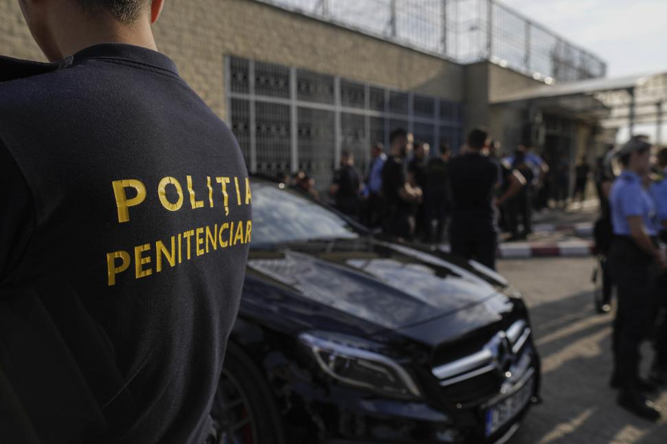 Începe haosul în închisorile din toată ţara | Gardienii protestează 837309