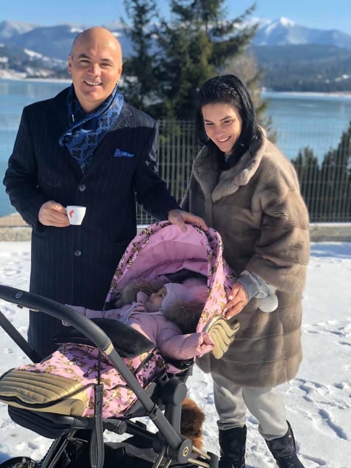 Recunoști băiețelul cu ochi mari și părul brun? Acum este una din cele mai cunoscute figuri din politica românească: "Aici sunt eu în prima zi de școală" 837271