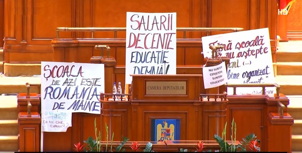 Imaginile momentului: Scandal în Parlament din cauza grevei profesorilor