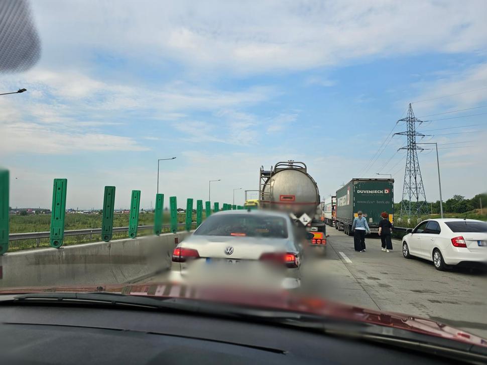 Coadă de mașini pe 6 kilometri la ieșirea din România, prin vama Giurgiu-Ruse. Se așteaptă 5, 6 ore 837573