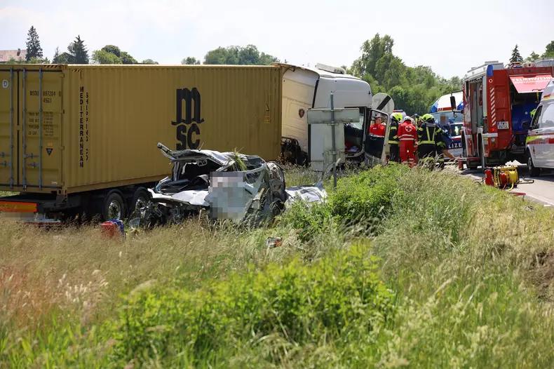 Curier român mort într-un accident teribil pe o şosea din Austria | Imagini cu impactul devastator 837626