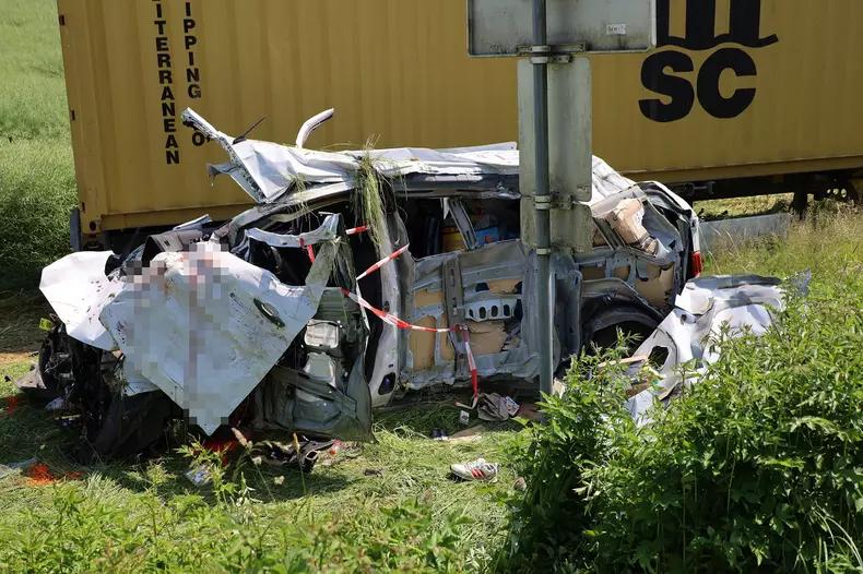 Curier român mort într-un accident teribil pe o şosea din Austria | Imagini cu impactul devastator 837629