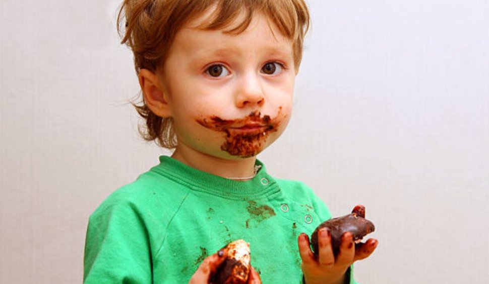 Studiu: Dulciurile au ajuns să facă parte din meniul zilnic al copiilor. Nici sucurile nu lipsesc 