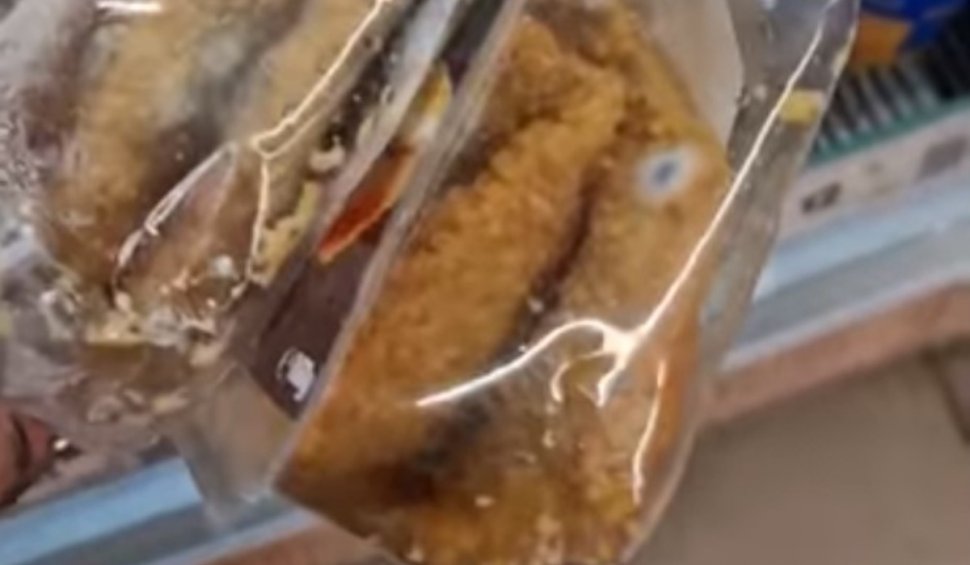 Un cunoscut supermarket din Piatra Neamț vindea sandviciuri în "crustă de mucegai"! Ce nereguli grave au mai găsit inspectorii ANPC