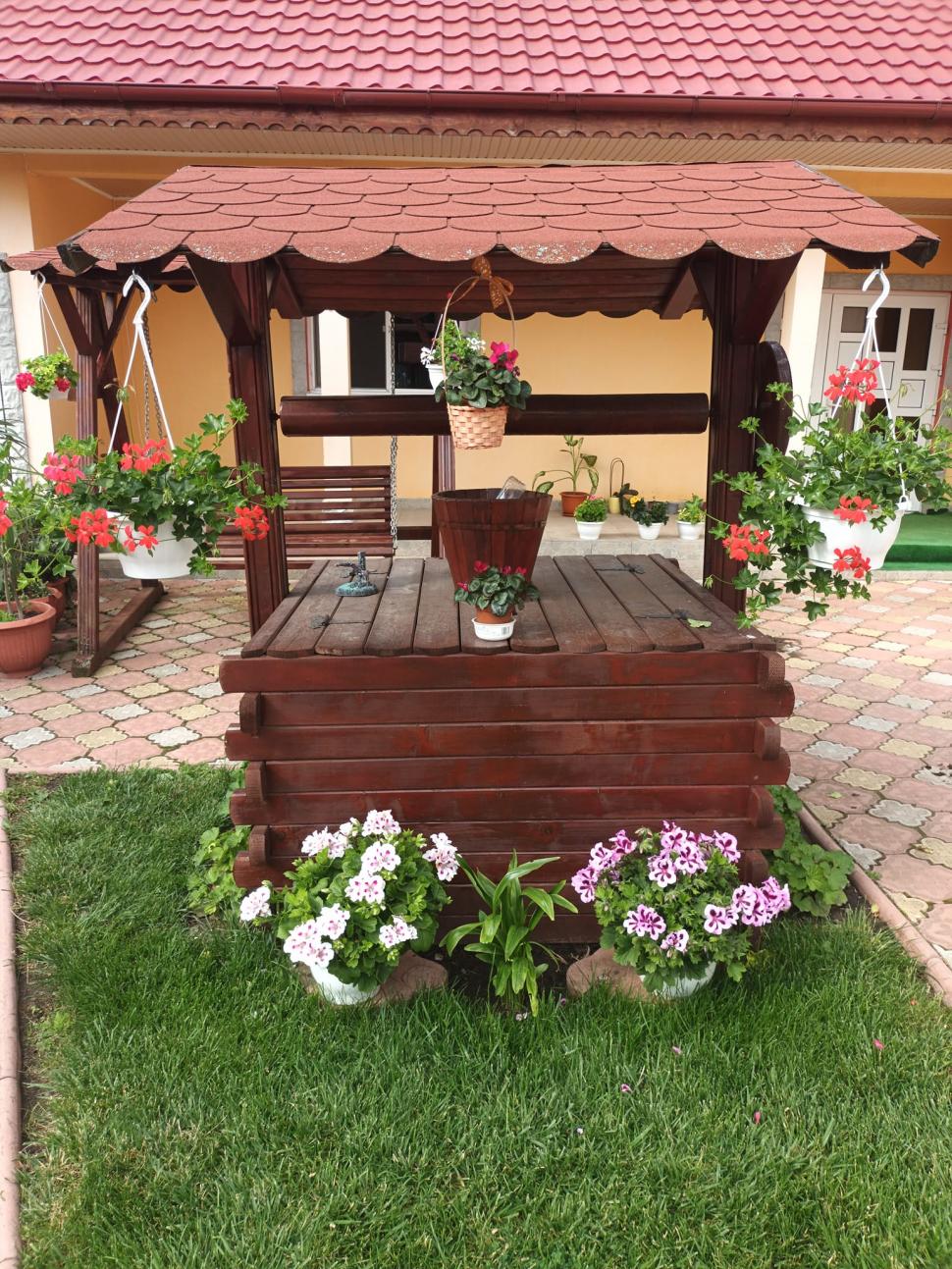 "Am lăsat salariile de sute de milioane de lei“ | Povestea unui cuplu de români reîntors în ţară după 17 ani de trudă printre străini 837745