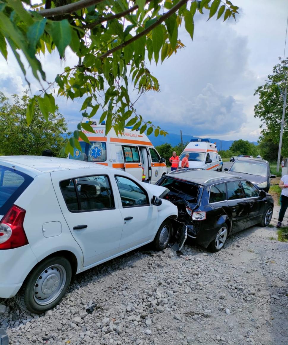 Accident mortal cu trei mașini implicate pe DN 66, în Hunedoara 837967