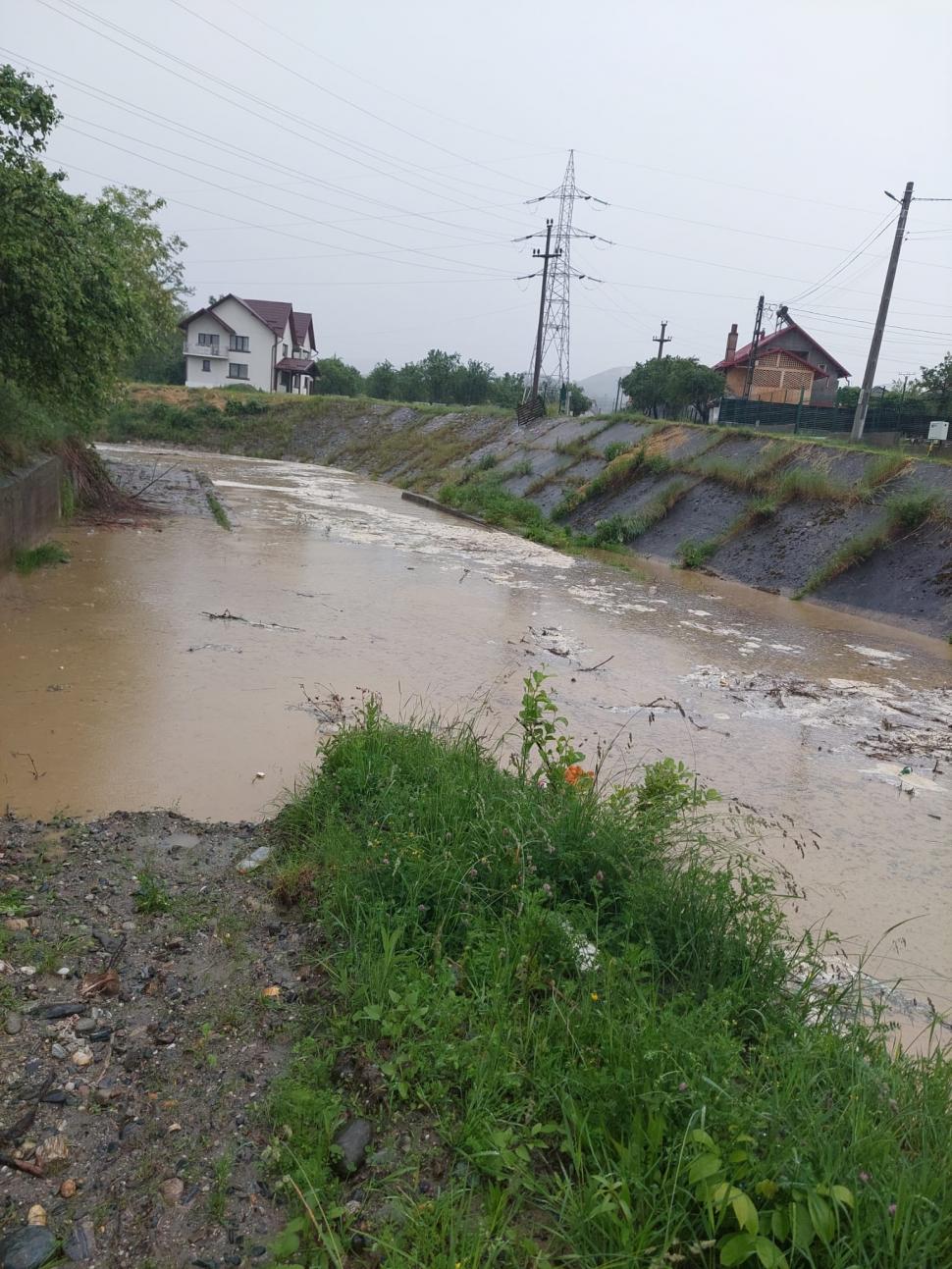 Este Cod roşu! Alertă meteo imediată. Unde loveşte urgia  838063