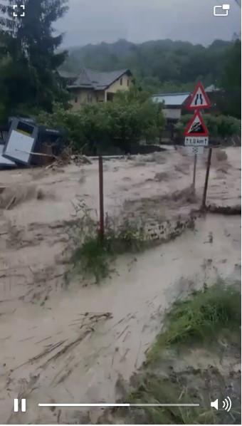 Este Cod roşu! Alertă meteo imediată. Unde loveşte urgia  838064