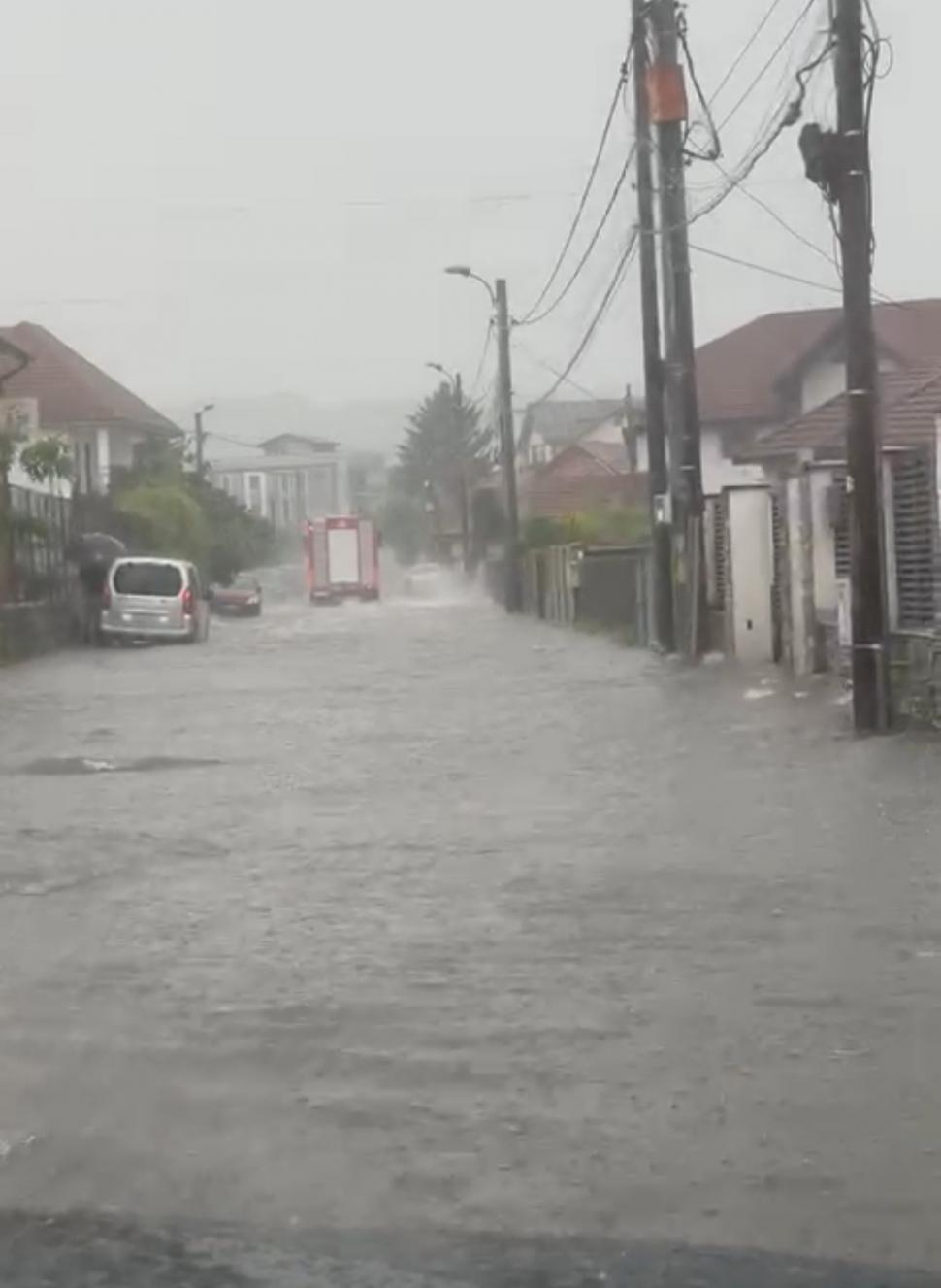 Este Cod roşu! Alertă meteo imediată. Unde loveşte urgia  838065