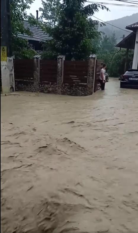 Imagini apocaliptice cu inundaţiile din România | O femeie a fost luată de viituri | Harta zonelor afectate 837972