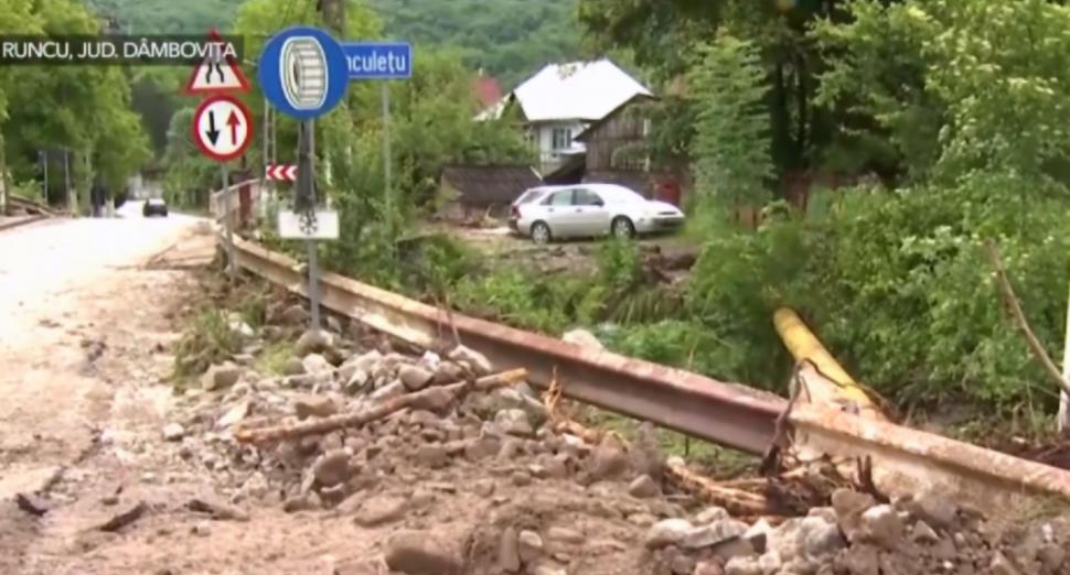 Inundaţii şi viituri în România. "N-am avut ce să mai salvez" | A plouat în câteva ore cât într-o lună  838092