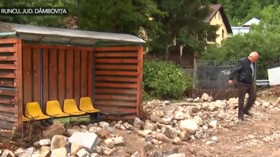 Inundaţii şi viituri în România. "N-am avut ce să mai salvez" | A plouat în câteva ore cât într-o lună  838093
