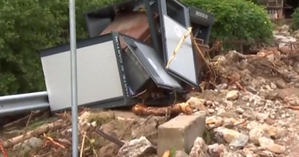 Inundaţii şi viituri în România. "N-am avut ce să mai salvez" | A plouat în câteva ore cât într-o lună  838095