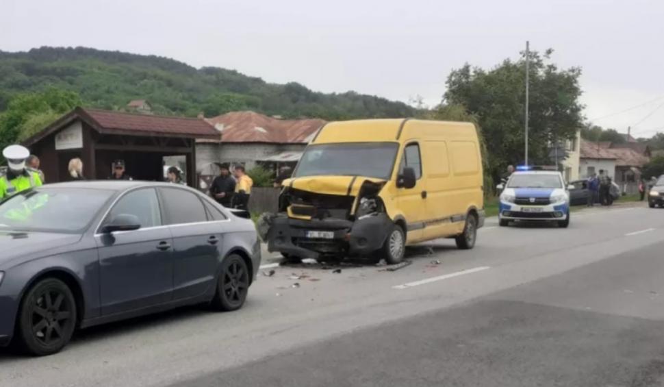 Val de accidente pe şoselele din ţară | 20 persoane rănite în Bistriţa, Vâlcea, Caraş-Severin şi Maramureş 838202