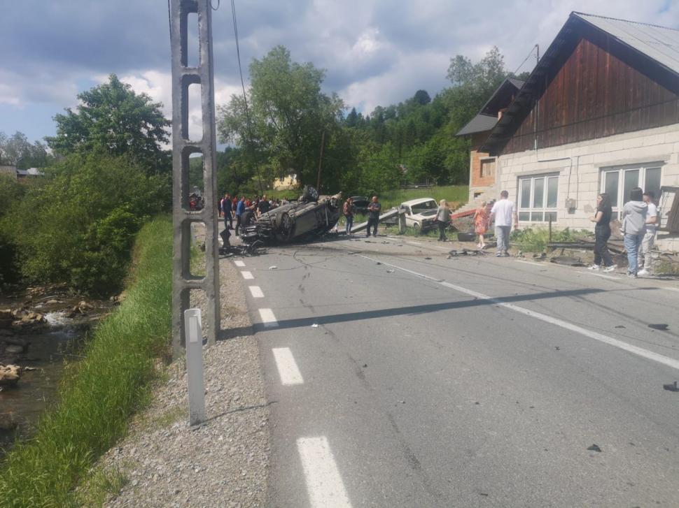 Val de accidente pe şoselele din ţară | 20 persoane rănite în Bistriţa, Vâlcea, Caraş-Severin şi Maramureş 838208
