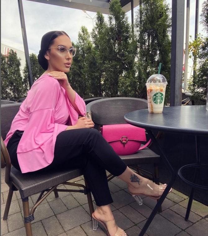 Fosta iubită a lui Nicolae Guţă, în stare gravă la spital, după ce soţul acesteia ar fi lovit-o cu un ciocan în cap 838483